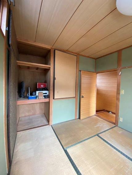 和室 部屋を広く使える収納スペースが魅力的です。