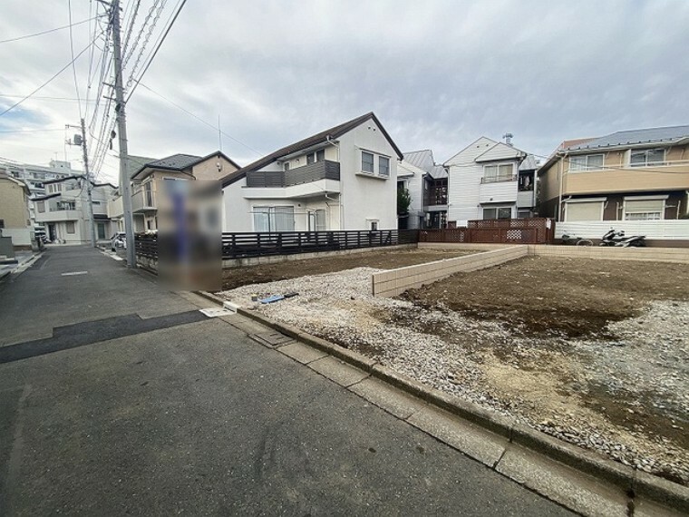 現況外観写真 現地のご見学予約もスタートしました。周辺で売りに出ている物件も沢山御座います。まとめてご見学ができますのでお気軽にお申しつけください。