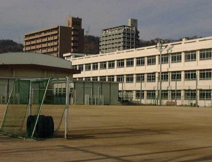 小学校 広島市立中山小学校