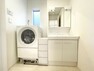 洗面化粧台 【洗面室】収納力を備えた洗面台は、身支度を整えるための特別なスペース。