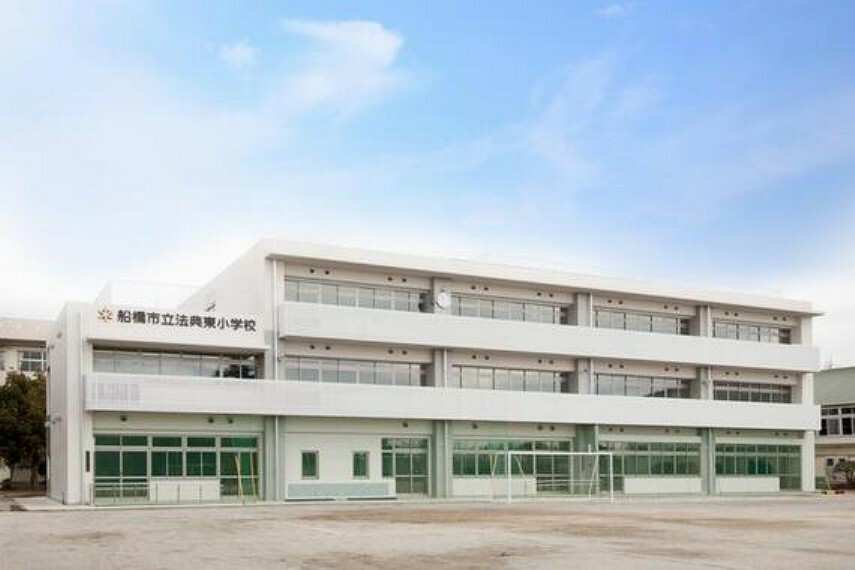 船橋市立法典小学校は、千葉県船橋市藤原5丁目2番1号にある公立小学校。旧・法典尋常高等小学校。