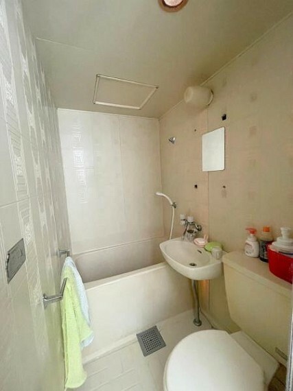 洗面化粧台 【2階浴室】 2階居住スペースの水回りです。