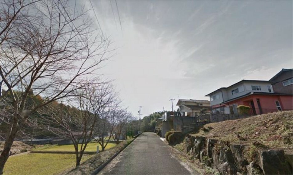 現況写真 三重県名張市富貴ヶ丘三番町（前面道路）