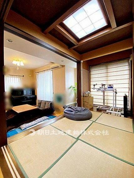 柔らかい畳の敷かれた和室は、お子様とゆっくりくつろげるスペースです。