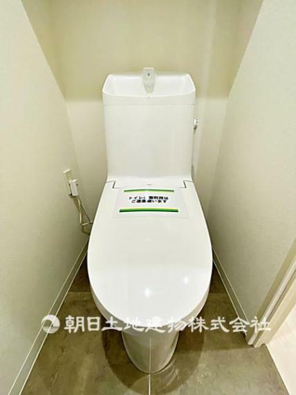 トイレ トイレには快適な温水洗浄便座付。いつも使うトイレだからこそ、こだわりたいポイントですね。