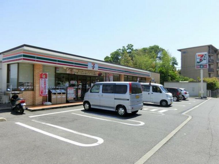 コンビニ セブンイレブン 広島草津梅が台店