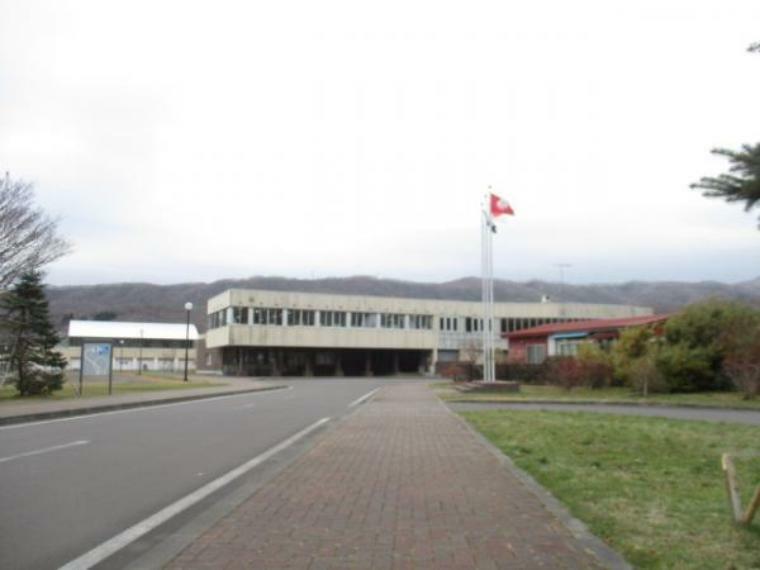 北海道登別明日中等教育学校迄約1.2kmです。本道で本校のみの道立中等教育学校です。