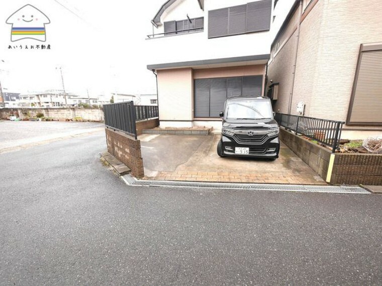 駐車場 【駐車場2台】有ったら嬉しい駐車場2台分付です 車種によって車庫入れが困難な場合がございますので、実際に現地にてご確認ください