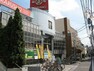 スーパー 都内に複数の店舗が点在する大型チェーンスーパー。コンパクトな店舗ながらも豊富な品揃えで、営業時間も9時30分～24時00分と忙しい方も安心してご利用できます。