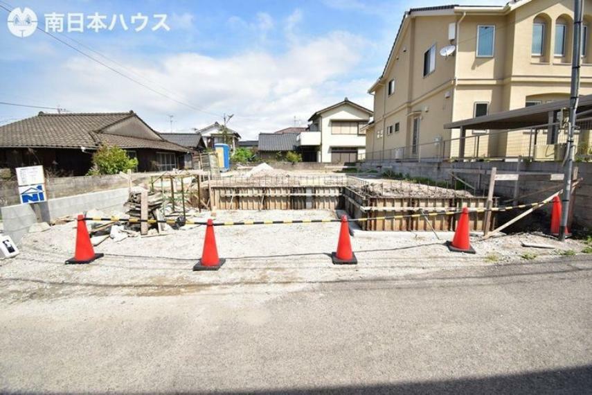 現況写真 南向き道路【敷地面積132.26m2（40坪）】駐車2台分！即日現地のご案内致します