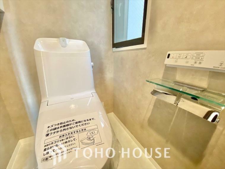 トイレ 【トイレ】トイレも全て新品に交換されており、清々しく新生活を始めることができます。白基調の清潔感のある空間に生まれ変わりました。