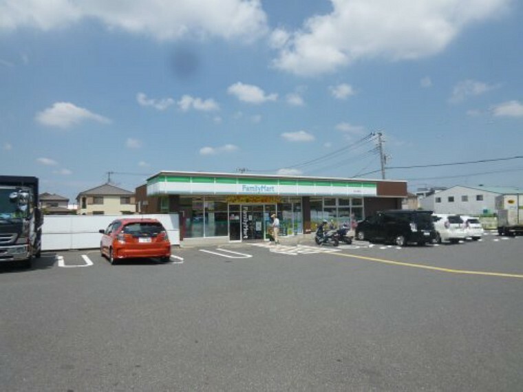 コンビニ 【コンビニエンスストア】ファミリーマート 草加八幡町店まで350m