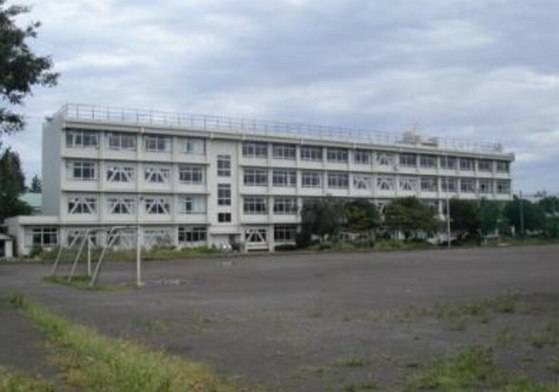 中学校 【中学校】小平市立小平第二中学校まで900m