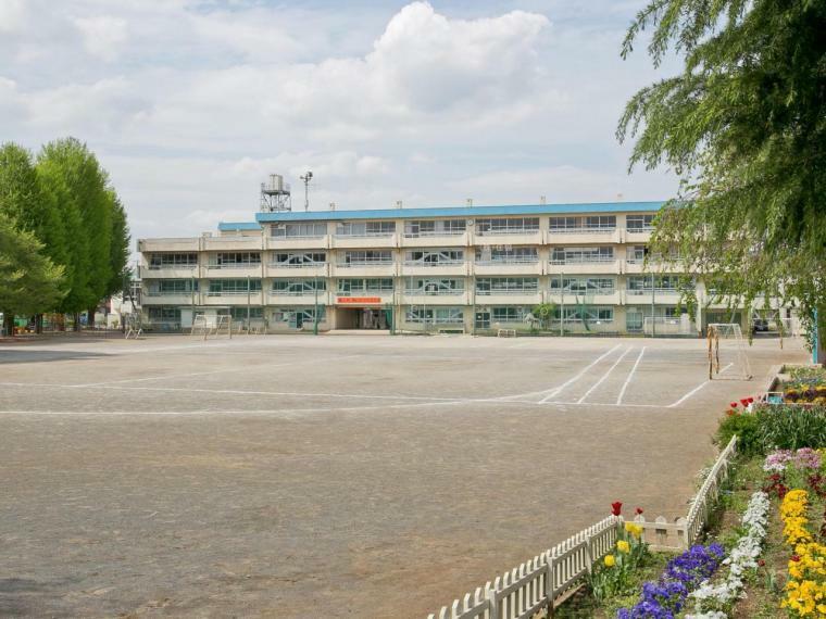 小学校 富士見市立鶴瀬小学校（650m）