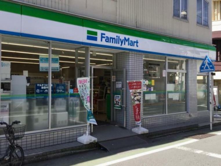 コンビニ 【コンビニエンスストア】ファミリーマート 池尻二丁目店まで684m