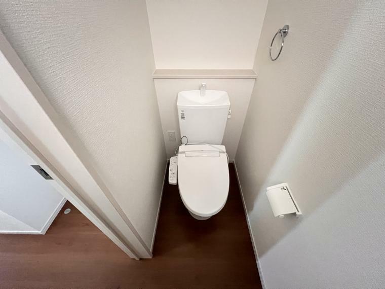 トイレ トイレは各階にご用意。ウォシュレット機能付