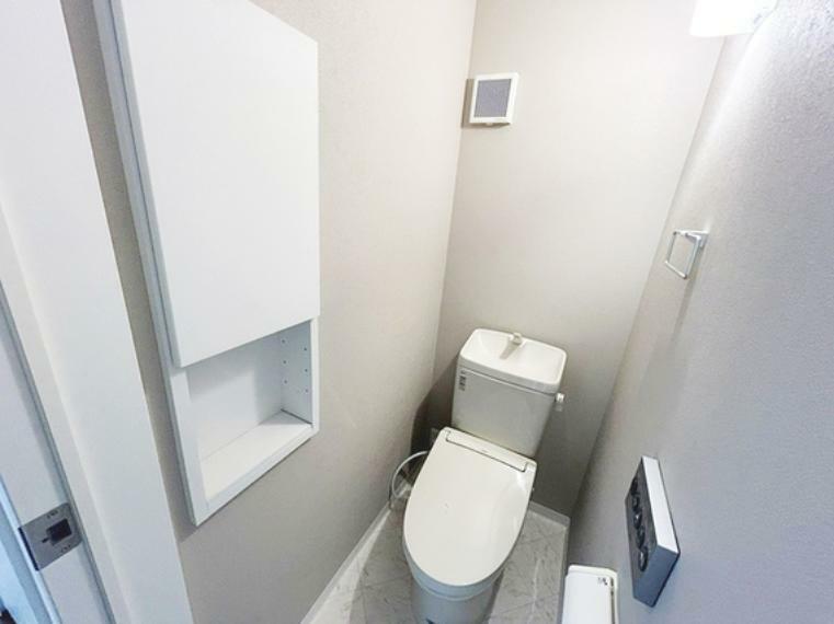 トイレ 【2F　トイレ】