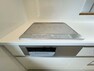 キッチン ガスコンロに比べて、サッと掃除ができるお手入れ簡単なIHクッキングヒーター。