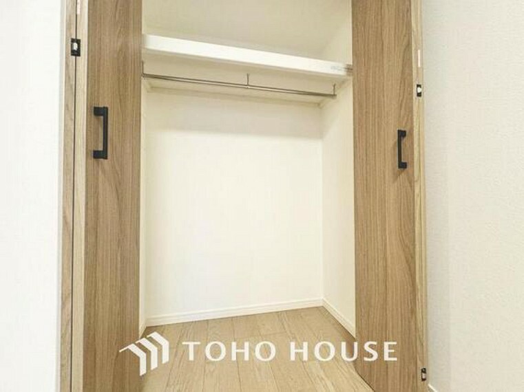 収納 「クローゼット完備」居室には収納スペースを完備し、自由度の高い家具の配置が叶うシンプルな空間です。