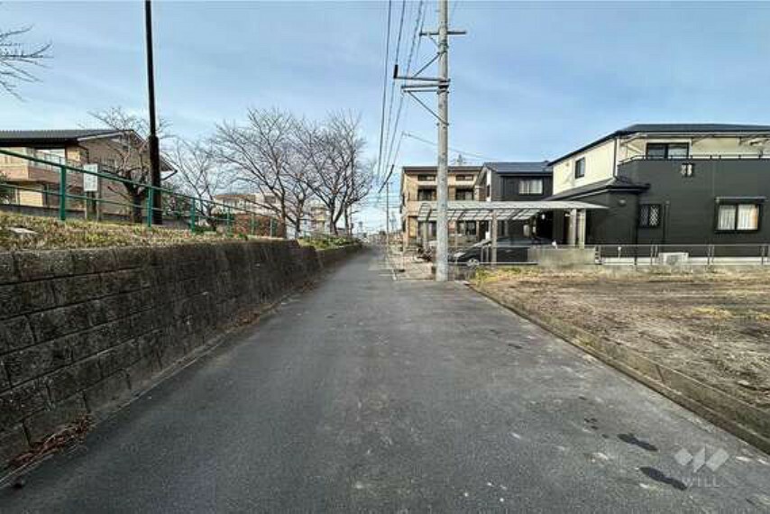 現況写真 物件の西側前面道路（南側から）