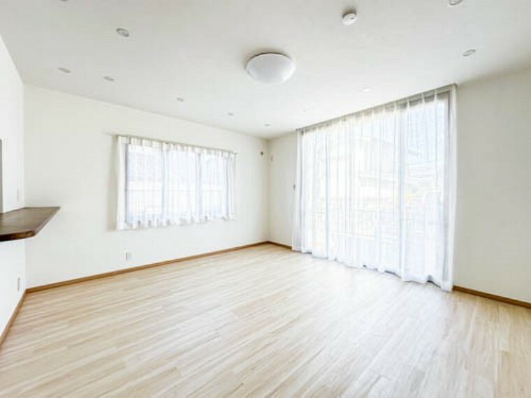 居間・リビング インテリアショップで見掛けた「あの家具」も置ける、ゆったりとした空間。時に広さが上質な寛ぎの時間になる事も。