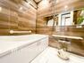 浴室 モダンデザインの空間が気持ちよさを高めてくれるバスルーム。