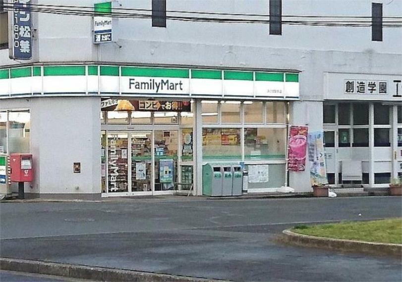 コンビニ ファミリーマート 浜の宮駅前店