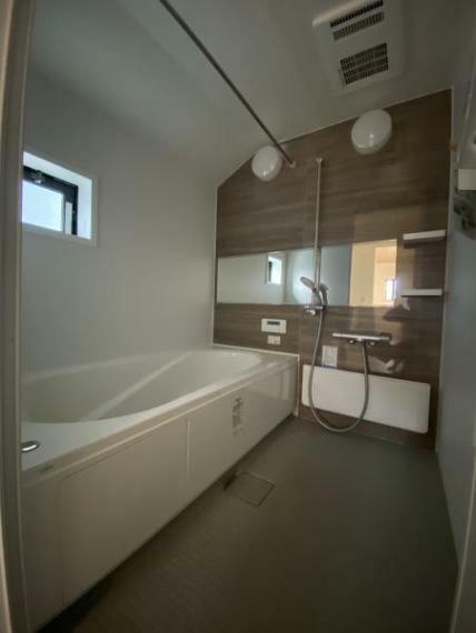 浴室 ■くつろぎの1坪浴室、追い焚き機能＆浴室暖房乾燥機完備