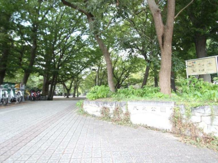 公園 大泉公園 栄八条通り沿いに位置している広々とした公園です。 ちょっとした遊具や自転車レンタル、水場があります。 駅からも離れており静かに過ごすことができるので、お散歩にも最適です。