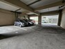 駐車場 ゆったりとした敷地内駐車場で駐車もらくらく！