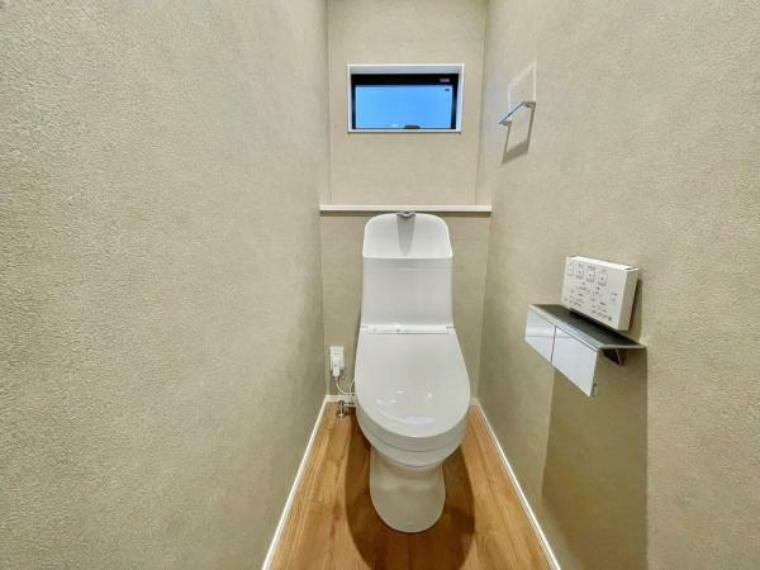 トイレ トイレは2ヶ所に設置しているため、来客時にも気兼ねなく使えます！