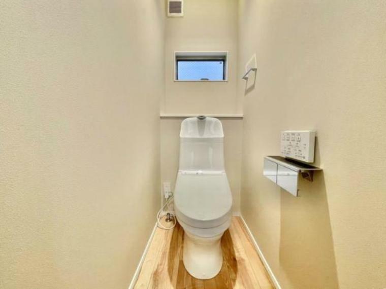 トイレ トイレは2ヶ所に設置しているため、来客時にも気兼ねなく使えます！