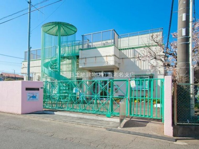 幼稚園・保育園 【小松原保育園】　周辺は住宅街なので静かで落ち着いた環境で保育をしてもらえます。人としての優しさや力を合わせる事を大切にする事をモットーにしています。