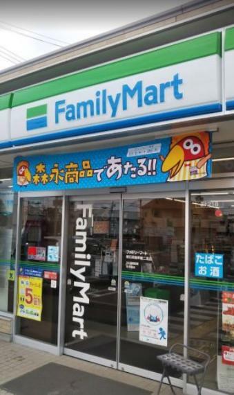 コンビニ 【コンビニエンスストア】ファミリーマート　明石明姫幹線二見店まで619m