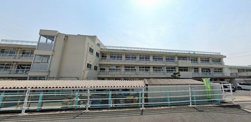 中学校 香和中学校 生徒数約450人。部活動では他では珍しいメディア部があります！
