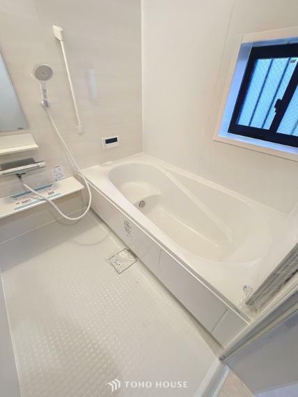 浴室 浴室乾燥機能付きのバスルーム