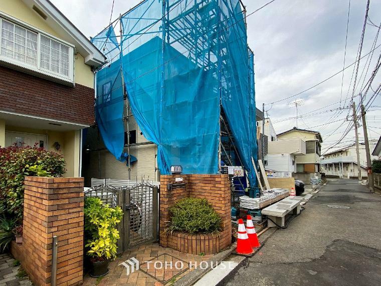 現況外観写真 閑静な住宅地で小さなお子様がいるご家族にも安心な住環境が魅力です。