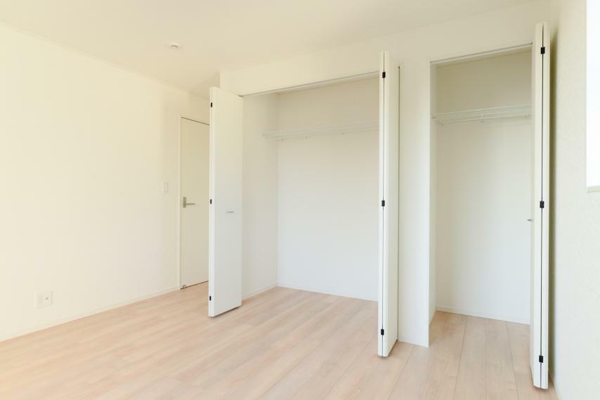 同仕様写真（内観） 《同仕様例》各部屋を最大限に広く使って頂ける様、全居住スペースに収納付。