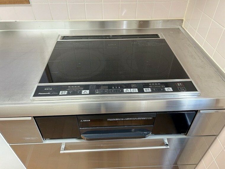 キッチン IHコンロは火力が強く、お掃除も簡単。毎日のお料理の時間短縮に。