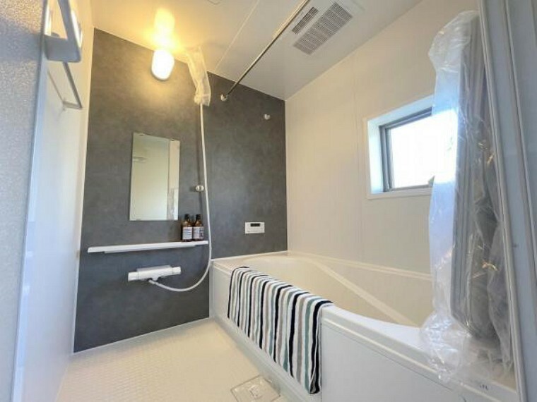 浴室 ■1日の疲れを癒すバスルームはゆとりある一坪タイプ