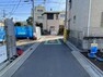 現況写真 ■前面道路は交通量が少なく、小さなお子様でもご安心です！