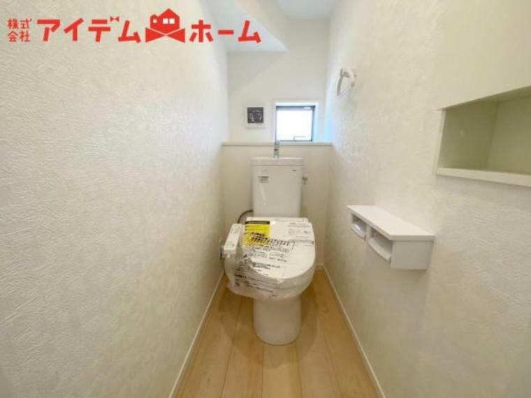 トイレ 3号棟 温水での洗浄機能がついておりますので、 清潔かつ衛生面も安心です。