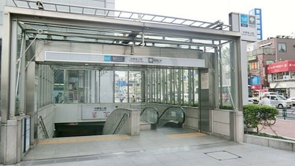 中野坂上駅（東京メトロ 丸ノ内線） 徒歩2分。