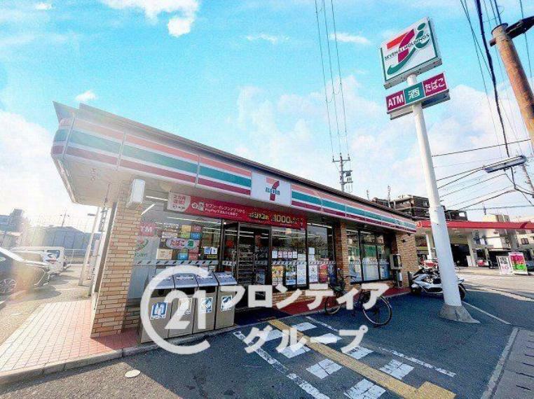 コンビニ セブンイレブン西宮柳本町店 徒歩11分。