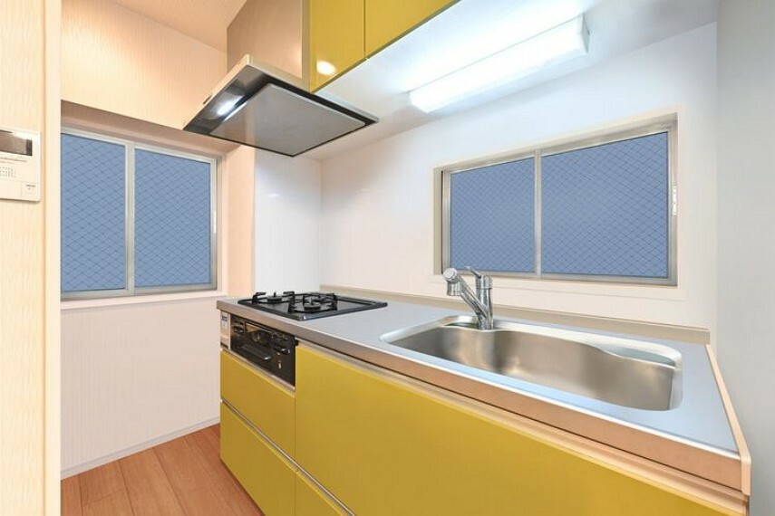 キッチン システムキッチン　※画像はCGにより家具などの削除、床・壁紙などを加工した空室イメージです