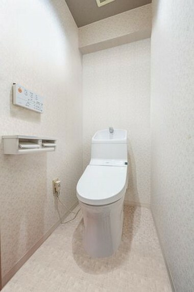 トイレ トイレは温水洗浄便座付き　※画像はCGにより家具などの削除、床・壁紙などを加工した空室イメージです
