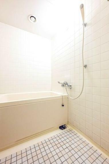 浴室 白を基調とした清潔感のある浴室です。