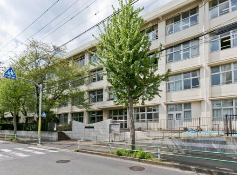 中学校 【中学校】羽村市立第三中学校まで173m