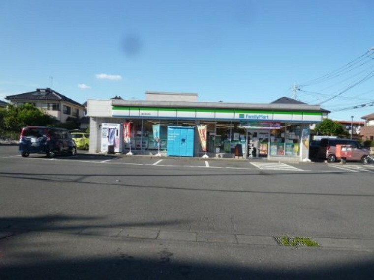 コンビニ 【コンビニエンスストア】ファミリーマート 越谷宮本町店まで400m