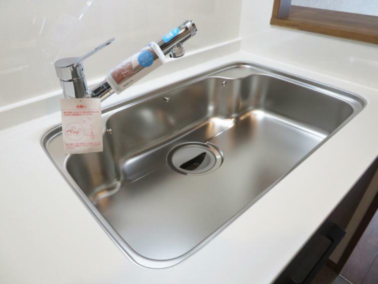 キッチン お手入れしやすいステンレスシンク浄水器一体型水栓付き